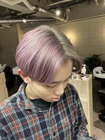 コワファーストナガサキシャンプーボーイ(COIFF1RST NAGASAKI SHAMPOO BOY)&nbsp;ブリーチ2回 ホワイトピンク×シルバー