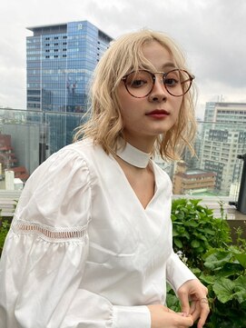 アイトーキョーエス 渋谷(AI TOKYO S) 斜めバング/シルキーベージュ/ブラントカット[渋谷駅]