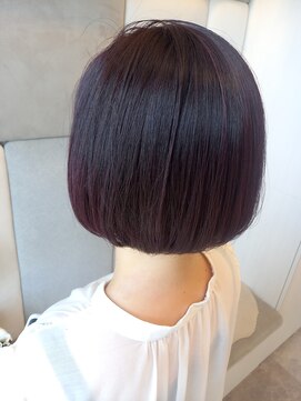 アナ ラーナ(Anna Lanna) 赤ワインカラー×簡単手入れなボブ