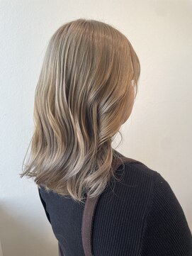 サラ ビューティー サイト 古賀店(SARA Beauty Sight) 【ハイトーン】20代30代/ケアブリーチ/ホワイトブロンド/愛され