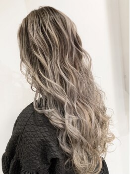 ヴィー ヘアー ファッション バー(VII hair.fashion.bar)の写真/外国人風・くすみ・透明感、どんな色味も多彩に表現♪オーガニックカラーやダメージレスブリーチもご用意◎