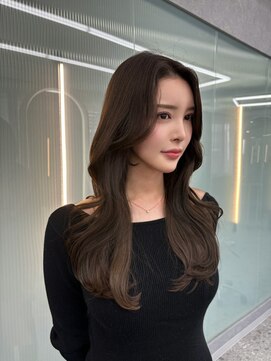 ボタン ハカタ(VOTAN hakata) 博多/センター分け/韓国ヘア/オリーブカラー/顔周りカット