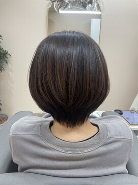 アンジュール コロレ(1//jour colore) お手入れ簡単くびれショート