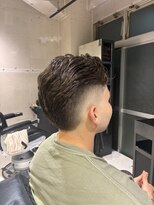 フランクスバーバーザスタンド(Frank’s barber the stand) MEN’S HAIR/サーフカール/刈り上げセンターパート/飯田橋T