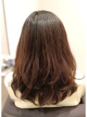 オリーブブラウンロングレイヤーカットスタイル