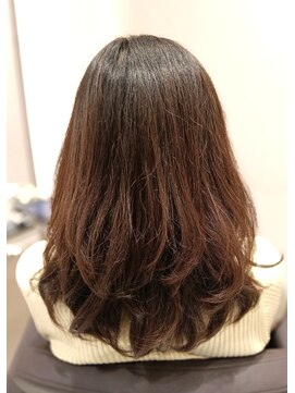 アンベリールフルー(EMBELLIR fleur) オリーブブラウンロングレイヤーカットスタイル