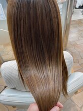 髪の内部から若々しさを取り戻す。エイジングケアに特化した【極上・髪質改善トリートメント】