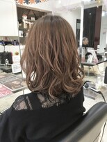 ディシェル(D'ciel)&nbsp;《Ｄ'ciel工藤富生》ベージュカラー×肩ラインゆる巻きスタイル