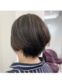 すっきりショートボブに動きの出るハイライト
