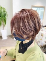 ルアナ(Luana) 前下がりハンサムショート