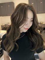 ヨロ 小岩(YOLO) ミルクティーグレージュハイライトケアブリーチレイヤーカット