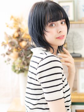 ぱっつん前髪大人ガーリーミディアムウルフa戸頭20代30代40代