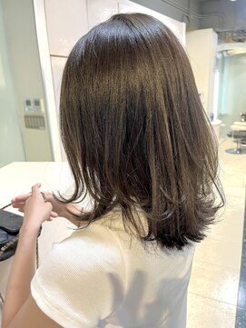 モア 下通店(MORE) セミロングでオリーブカラー