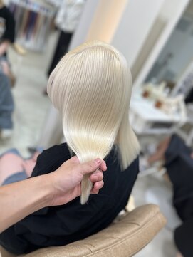 カリーナ(CARINA) ホワイトカラー/ホワイト艶髪