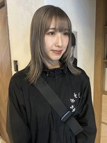 エイミー(amy.) ハイトーン×グレージュ×顔まわりレイヤー