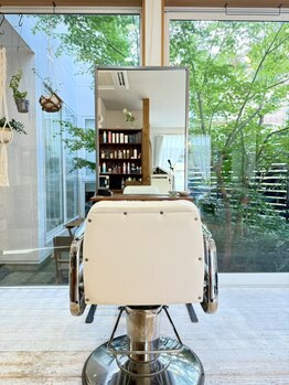 マテリアル(material)の写真/年齢と共に増える髪悩みを改善し、髪を綺麗に染めつつ、上質な艶と手触りを実現いたします。