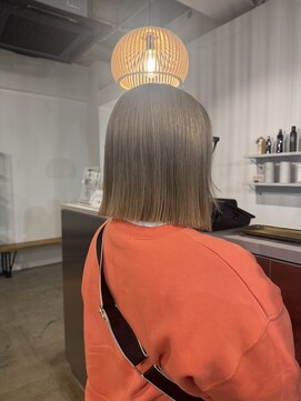 リル(LIL') ぱつっとbobとミルクティーグレージュ