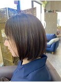 顔まわりのカットで差が出るミディアムボブ 立体感カラー