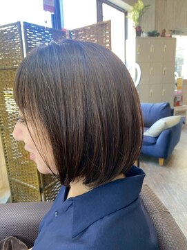 ビーチェ 小岩(Bice) 顔まわりのカットで差が出るミディアムボブ 立体感カラー