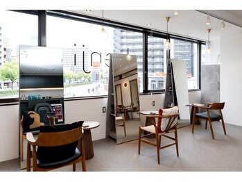 ベンジー 金山店(benji)の写真/まるでカフェにいるような、心地よいサロン時間。