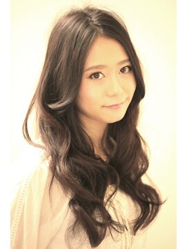 ミューズ 新宿(MUSE) 大人かわいいセンターパート黒髪ネイビーカラー毛先パーマ