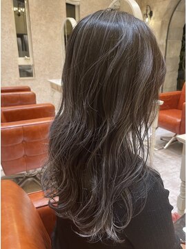 リリー(LILY) LILYダークグレージュ×シルバーハイライト☆