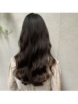ジェノ(JENO by apish) 黒髪/グレーベージュ/レイヤーロング/前髪パーマ