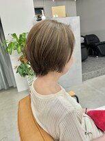 セム(sem)&nbsp;ショートボブ×白髪ぼかしハイライト×髪質改善カラー