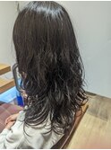 気分を変える黒髪パーマスタイル