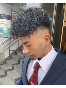 フリーク バーバーショップ 都島店(FREAK BARBER SHOP) スキンフェード　スペインカール　短髪パーマ