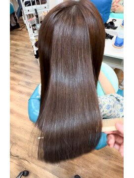 アメイズトーキョー 札幌大通(Amaz! tokyo) くびれレイヤーエモージュ薄めバングアッシュベージュ  縮毛矯正