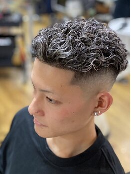 ザバーバーズジャパン 加古川木村店(THE BARBER'S JAPAN)の写真/【加古川駅】ロックでクラシックなBARBERスタイルが大人気！眉も整えてマスク姿もカッコよく！