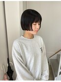 ワイドバングと前上がりボブ
