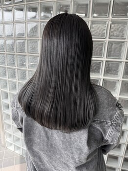 マドラス(MADRAS)の写真/髪へのダメージレスを叶えるこだわりの薬剤を選定♪一人ひとりに合わせたスタイルをご案内致します。