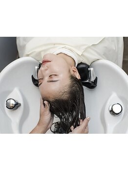 【大濠公園駅4分】炭酸の力で毛穴の汚れやにおいを除去し,頭皮環境を整えてサラっとした髪の毛へ導きます☆