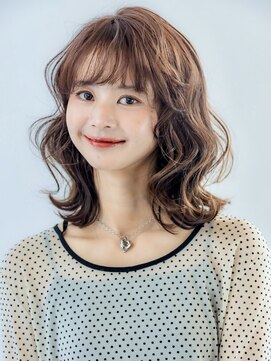 【韓国スタイル】ミディアムヘア×ハイブライトカラー