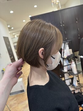 ヘアメイクヒール 【春夏人気の丸みショートボブ♪】八戸ショートカット・20代30代