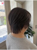 襟足長めのショート自然な毛流れアッシュブラウングレイカラー