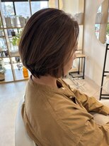 ピリ(pili)&nbsp;脱白髪染め×ベージュ前下がりボブ