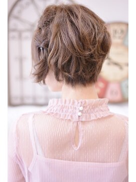 メイズ(MAZE) 【メイズ東中野・鍛原志行】ショートボブのふわふわアレンジ