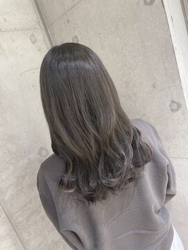 リビンバイアフロート(Livin by afloat) ブリーチなし　オリーブグレージュ　おおたかの森