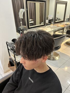 アイズ 海老名(AIZU) パーマメンテナンスカット ツイストスパイラル波巻き刈り上げ