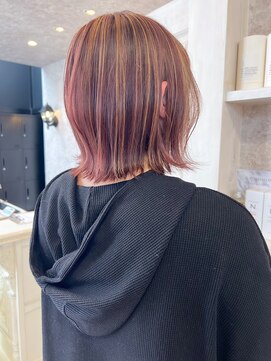 キャアリー(Caary) 福山市美容室Caaryミディアムボブ・ハイライト赤みピンクカラー