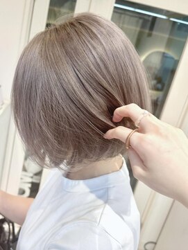 テトラ バイ ネオリーブ 横浜西口店(tetra by neolive) ハイトーンミルクティーグレージュ*※【横浜/横浜駅】