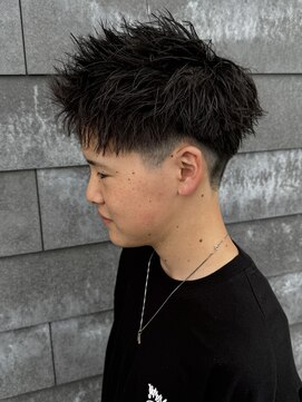 ヒュイル バイ ニアウ(Hwyl by Niau) メンズアップバングショートパーマソフトツイストパーマ刈り上げ