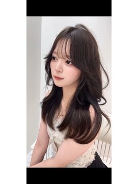 ロンドルピナス 小倉(Lond Lupinus) ミディアムレイヤーカット/似合わせカット/大人ガーリー/20代