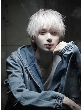 シン(syn) ホワイトブロンド　ショートウルフ