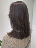 くすみグレージュ/ミディアムレイヤー