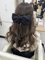 プティクローシェ バイ クオーレ(petite cloche by CUORE) ねじりリボンハーフアップ