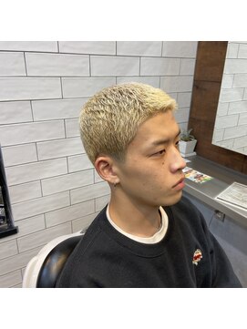 タフ バーバーショップ(TOUGH BARBER SHOP) 16mm 金髪ボウズスタイル